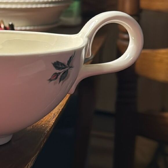 1950s Homer Laughlin / Household Institute Rhythm Rose Gravy Boat- Pink Roses - Picture 3 of 3